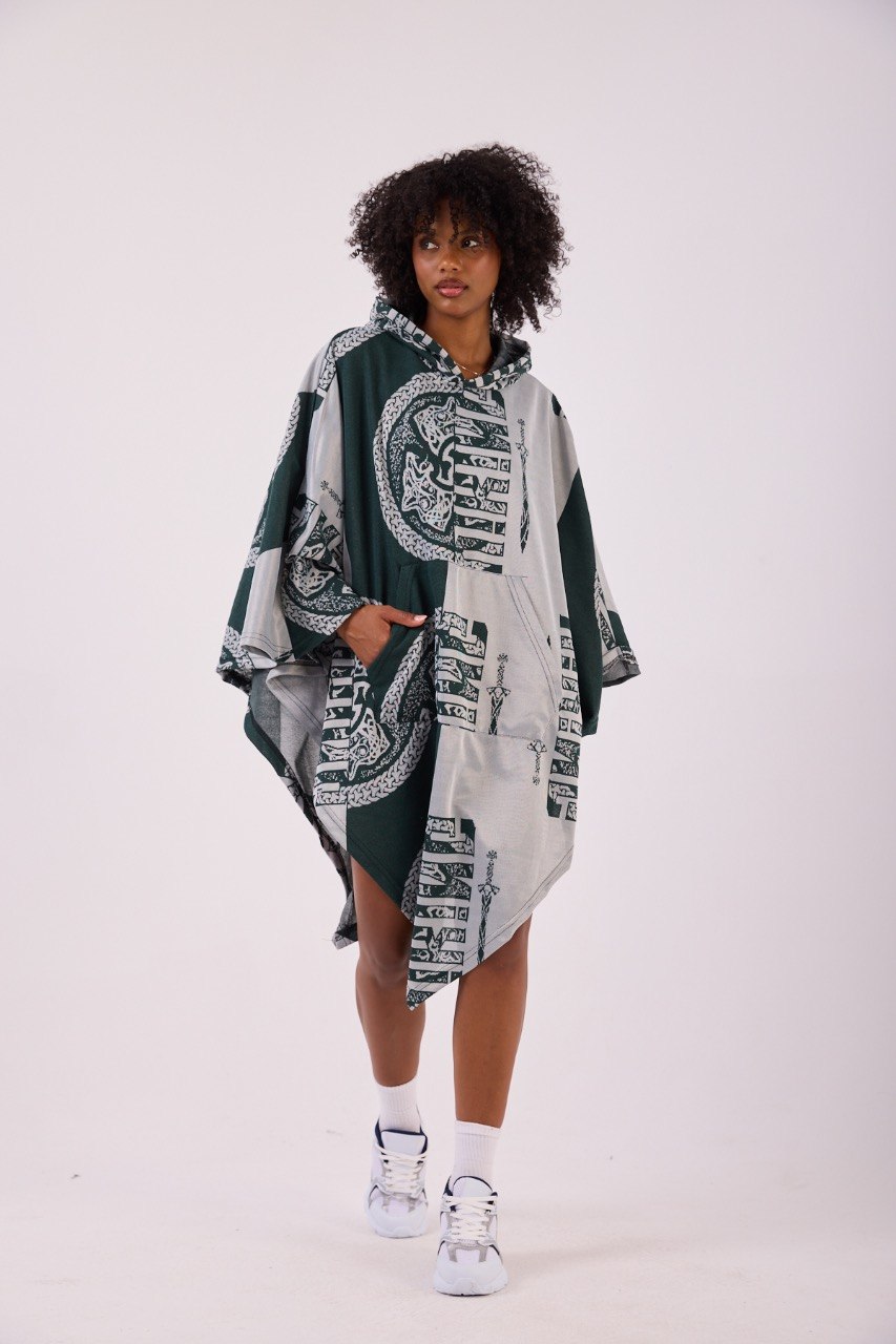 NORDIC NOMAD™ Lady – Oversized Hooded Streetwear Poncho