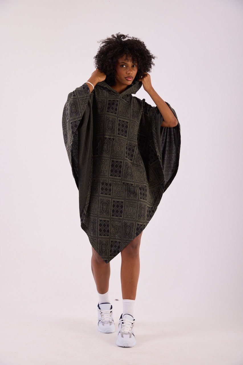 SHADOW TRIBE™ Lady – Oversized Hooded Streetwear Poncho