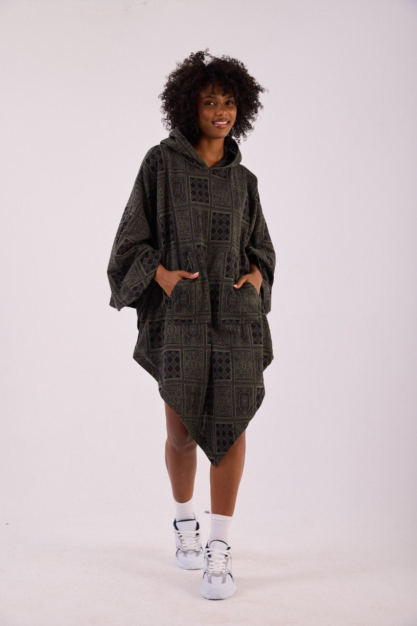 SHADOW TRIBE™ Lady – Oversized Hooded Streetwear Poncho