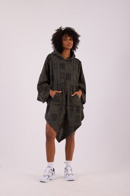 SHADOW TRIBE™ Lady – Oversized Hooded Streetwear Poncho