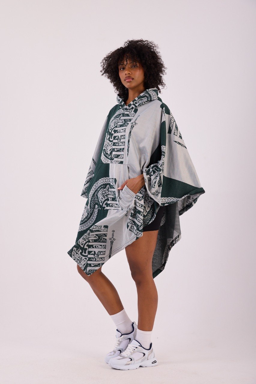 NORDIC NOMAD™ Lady – Oversized Hooded Streetwear Poncho