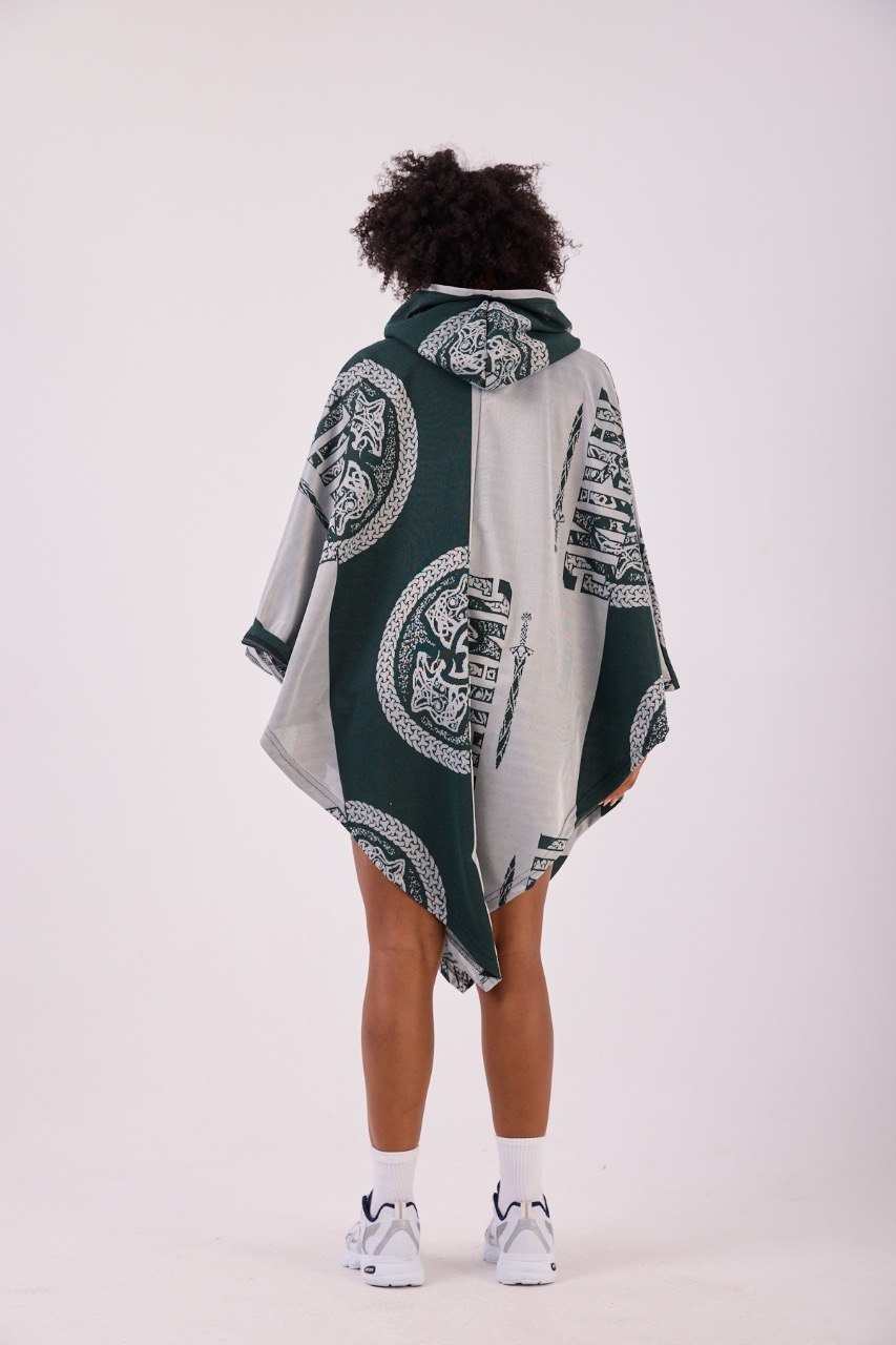 NORDIC NOMAD™ Lady – Oversized Hooded Streetwear Poncho