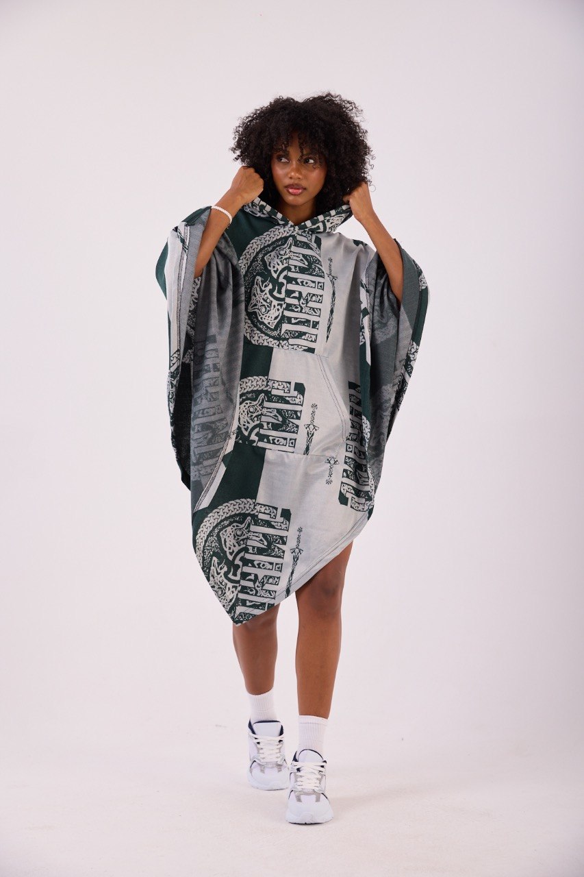 NORDIC NOMAD™ Lady – Oversized Hooded Streetwear Poncho