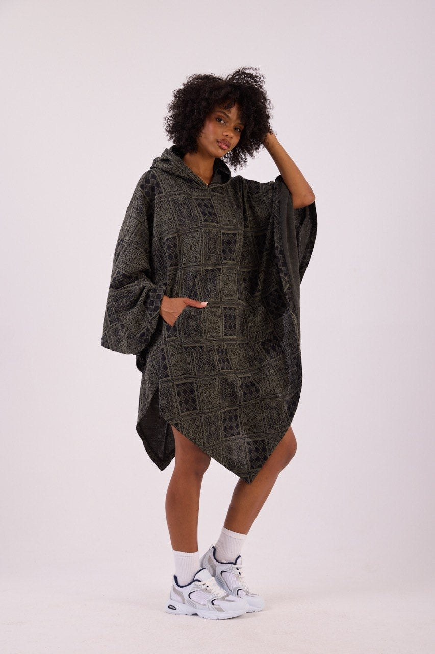 SHADOW TRIBE™ Lady – Oversized Hooded Streetwear Poncho