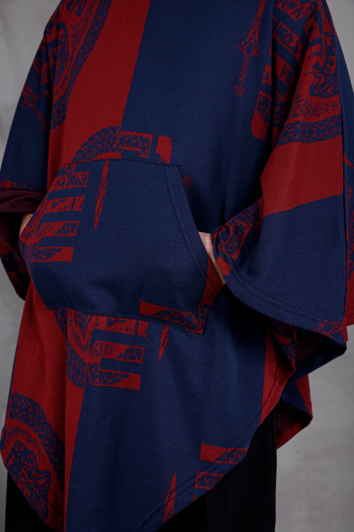 CRIMSON BLOCK™ – Oversized Hooded Streetwear Poncho