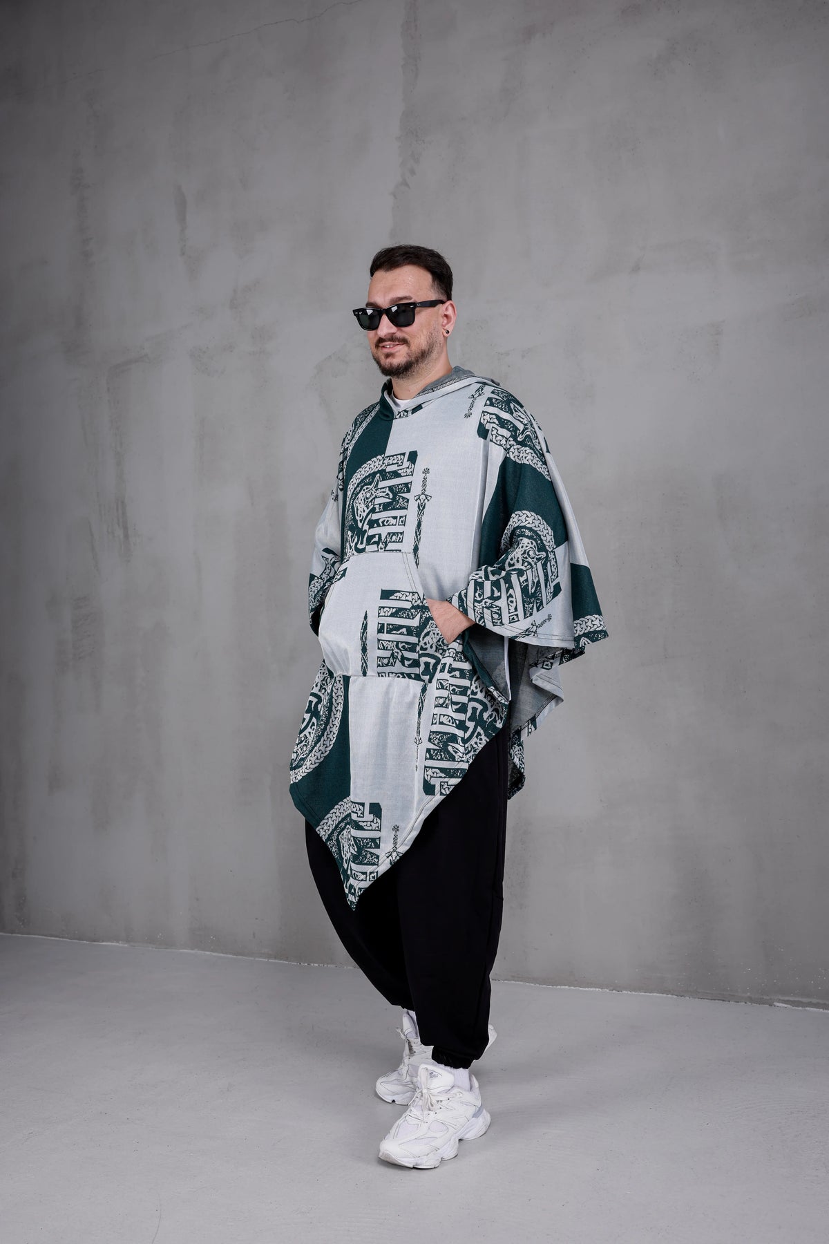 NORDIC NOMAD™ – Oversized Hooded Streetwear Poncho