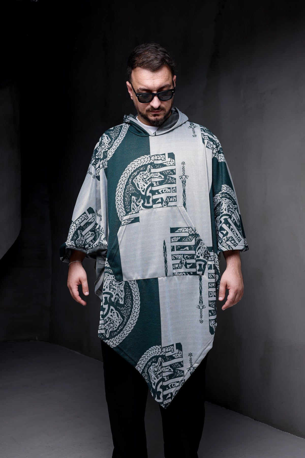 NORDIC NOMAD™ – Oversized Hooded Streetwear Poncho