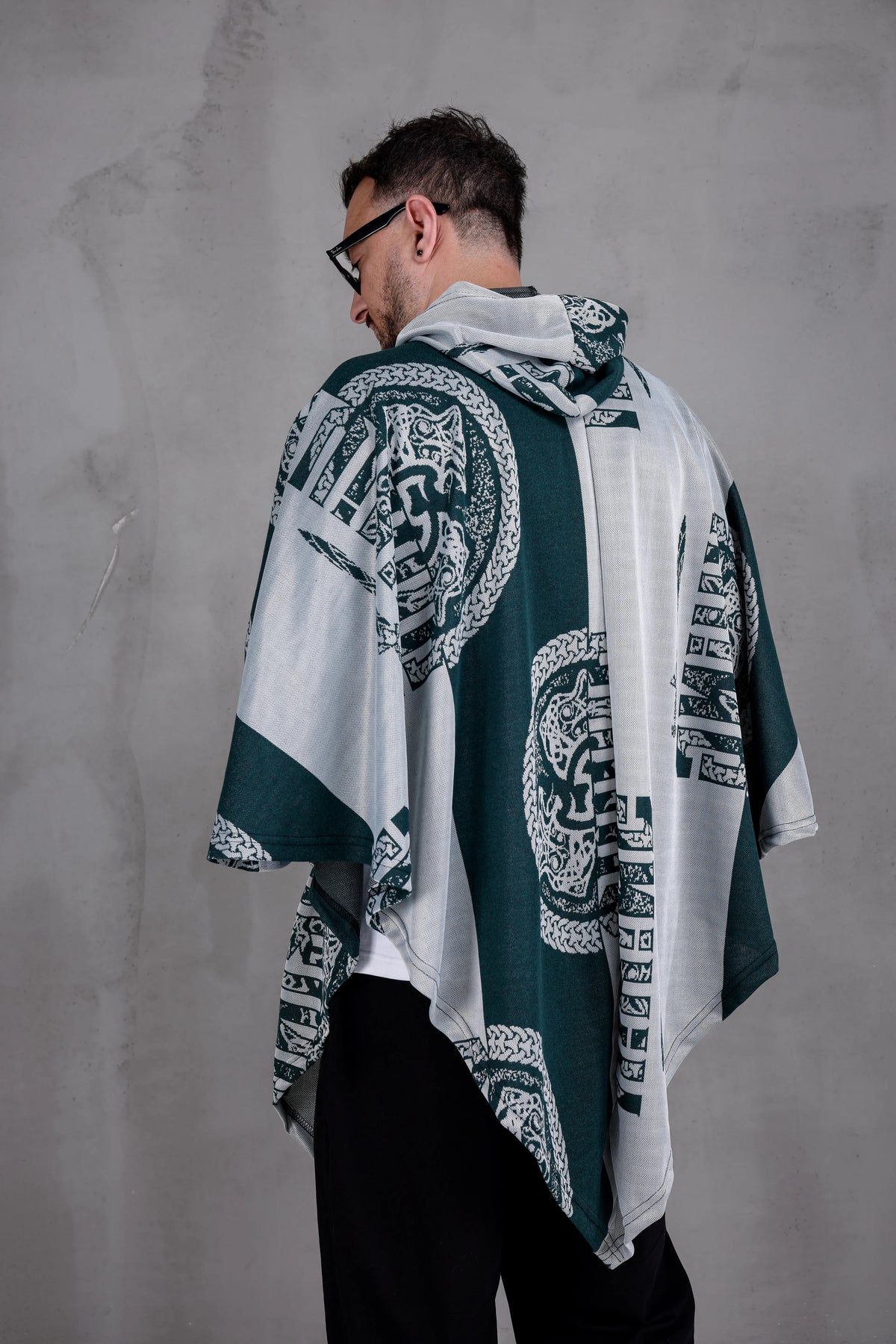 NORDIC NOMAD™ – Oversized Hooded Streetwear Poncho