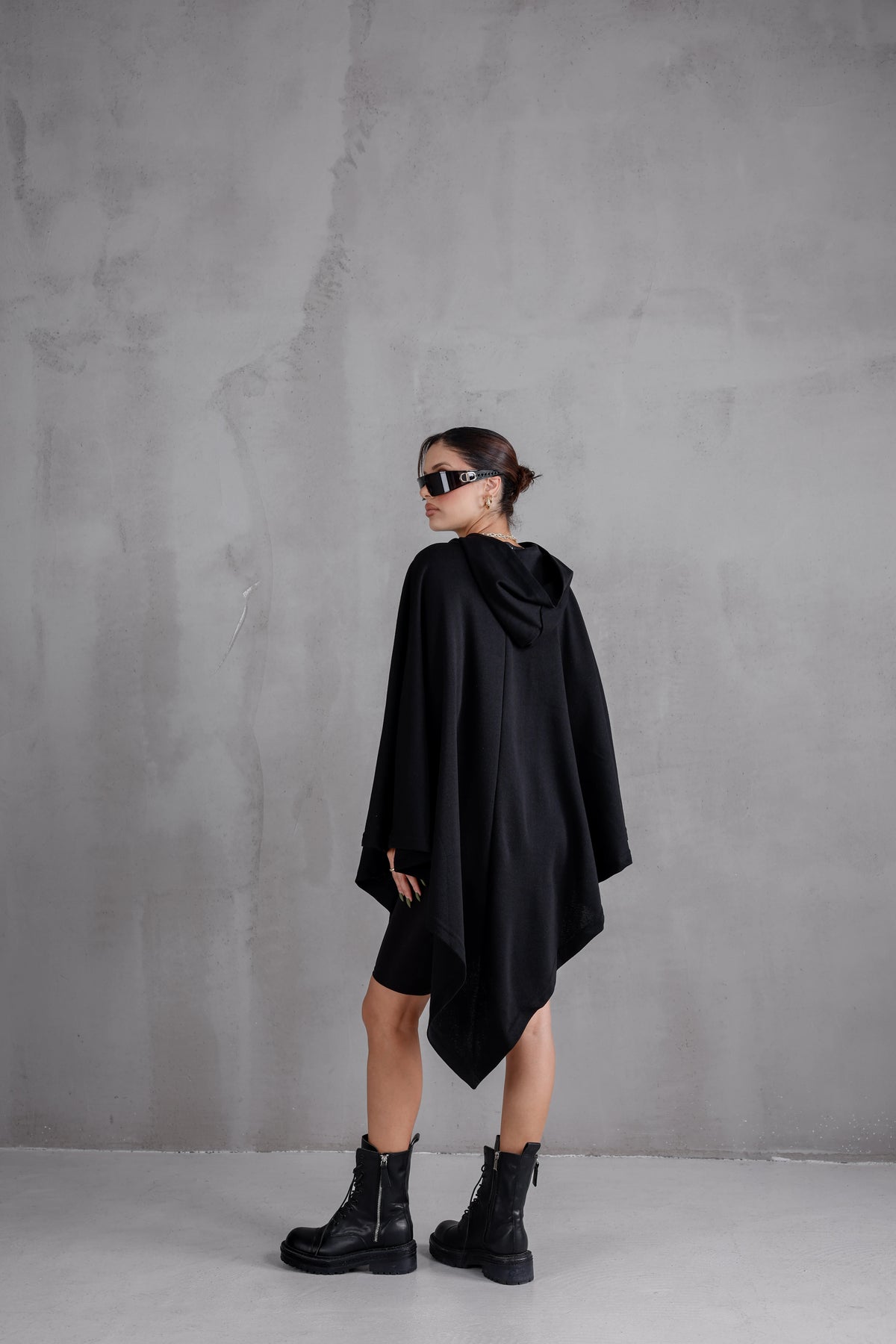 BLACK NOMAD™ Lady – Oversized Hooded Streetwear Poncho