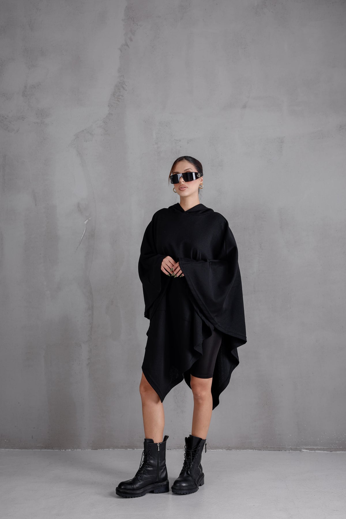 BLACK NOMAD™ Lady – Oversized Hooded Streetwear Poncho