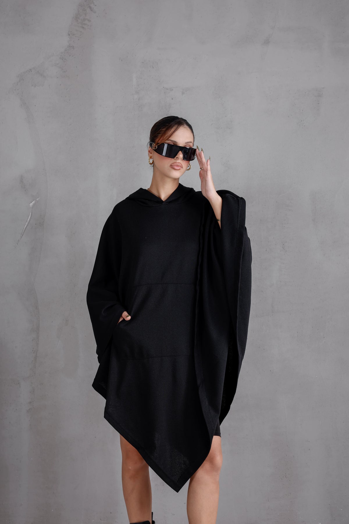 BLACK NOMAD™ Lady – Oversized Hooded Streetwear Poncho