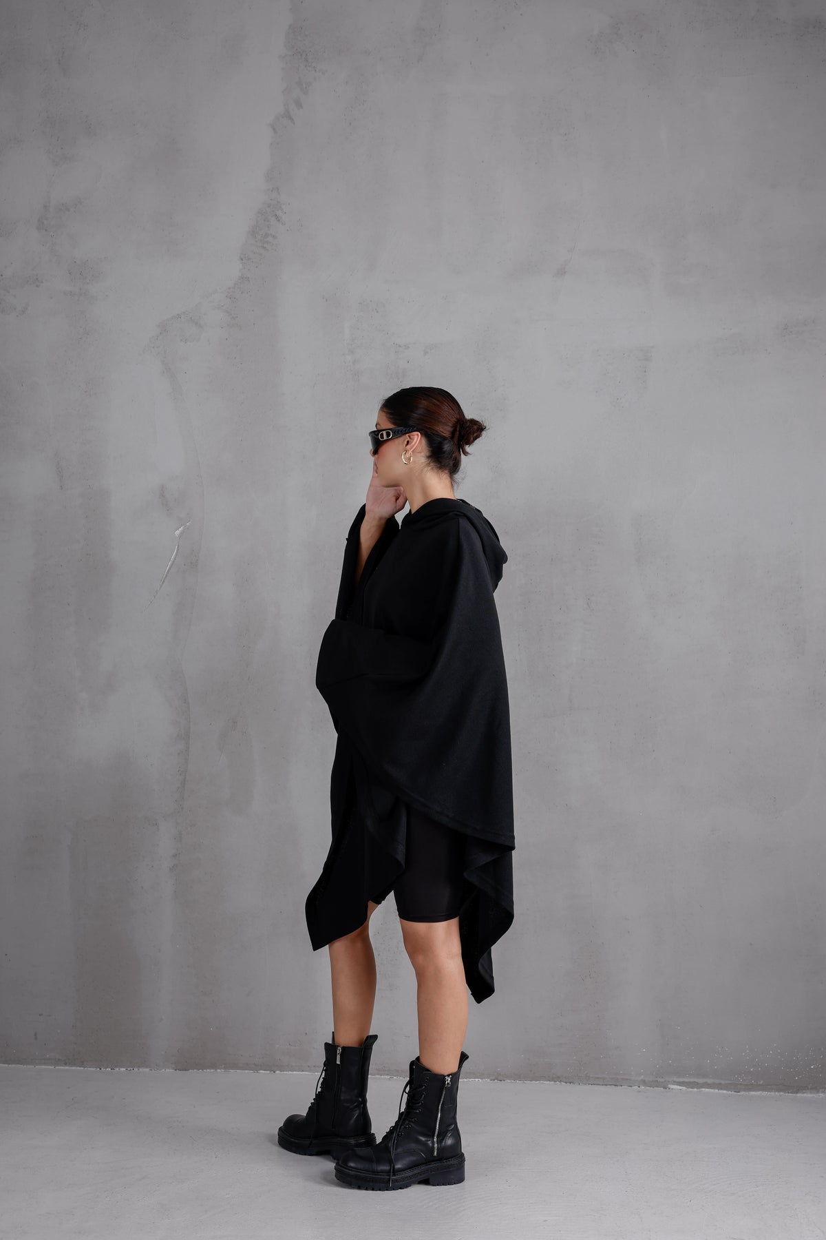 BLACK NOMAD™ Lady – Oversized Hooded Streetwear Poncho